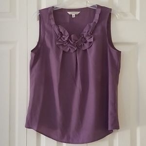 Light purple sleevless top